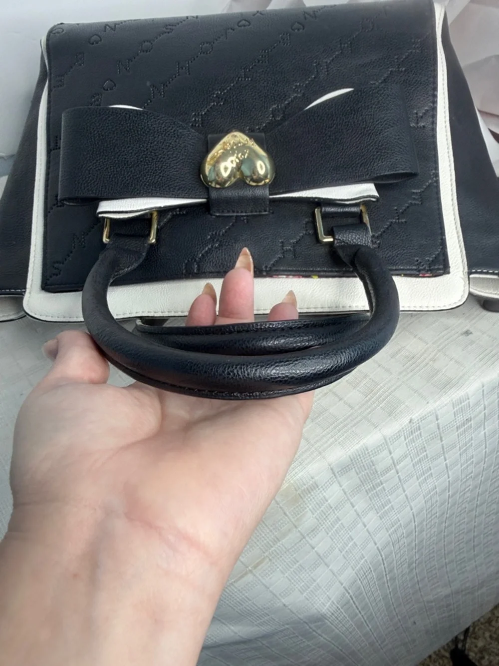 Betsey Johnson Black and white Heart Bow Hand Bag/Purse Floral Lining - Hearts